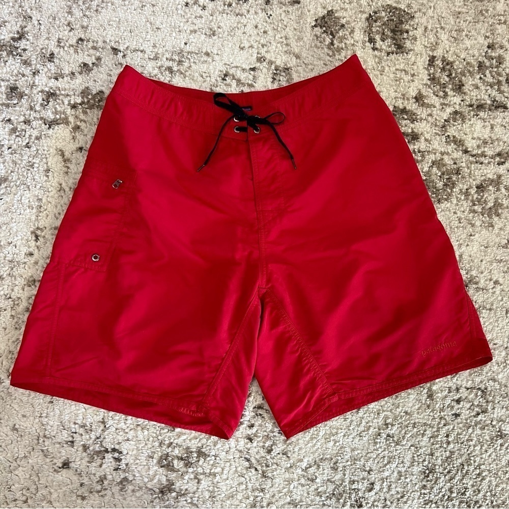Patagonia Red Men’s Wavefarer Board Shorts 21" size 34
